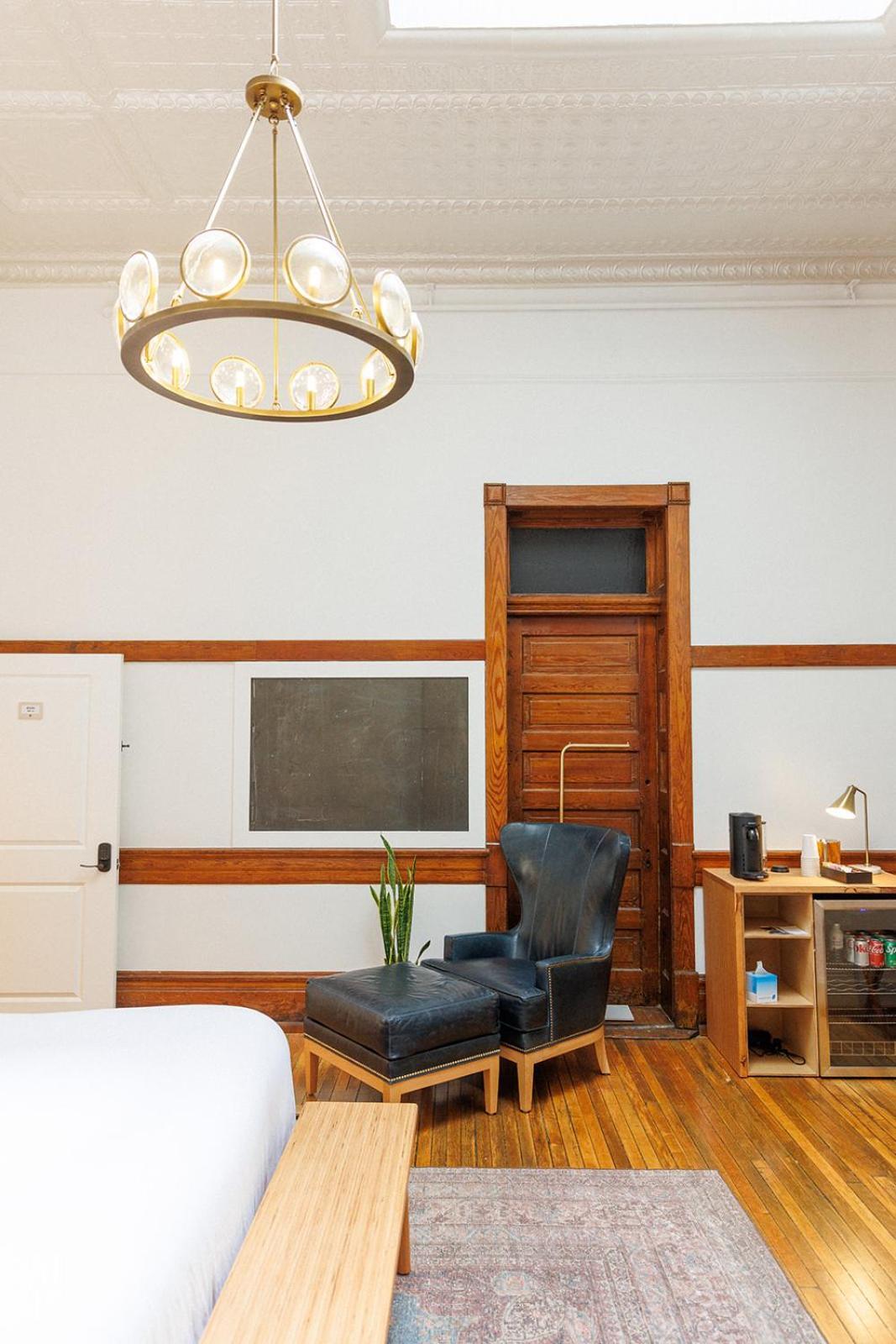 Fire Station One Boutique Hotel Роанок Экстерьер фото