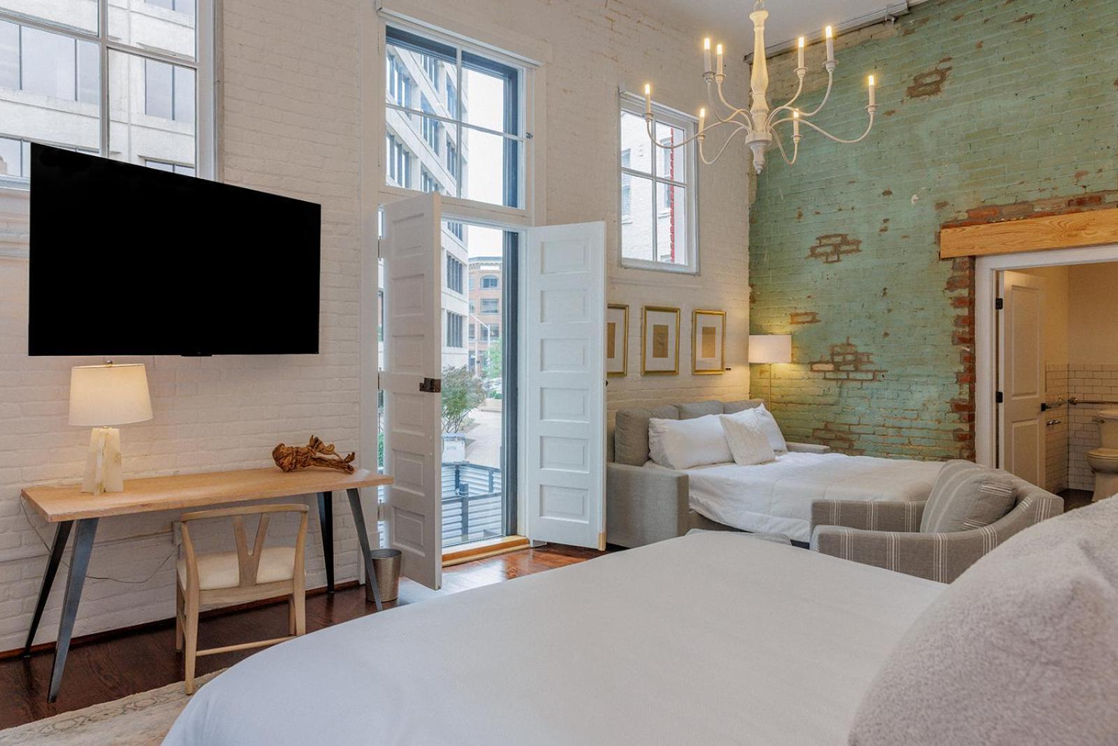 Fire Station One Boutique Hotel Роанок Экстерьер фото