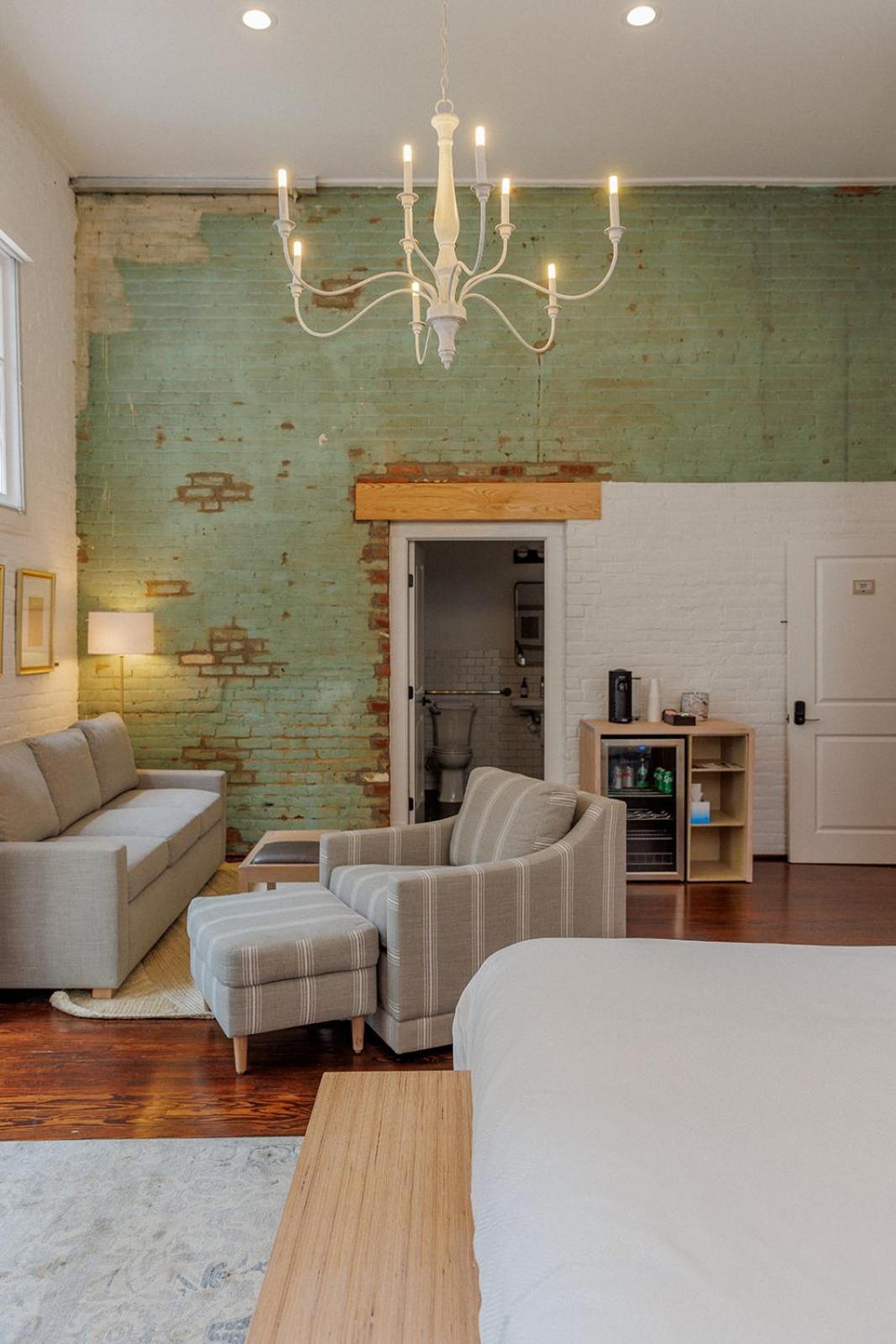 Fire Station One Boutique Hotel Роанок Экстерьер фото